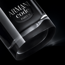 Горещ парфюм за мъже Armani Code Le Parfum EDP от Giorgio Armani, бутилка и ароматна нотка.