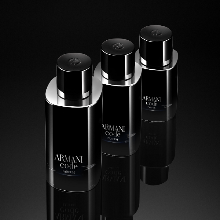 Годрио Армани Armani Code Le Parfum EDP мъжки парфюмна вода, елегантна бутилка с ароматна есенция.