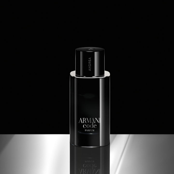 Емблематична парфюмна вода Armani Code Le Parfum EDP за мъже, със стилна бутилка и елегантен дизайн.