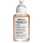 Унисекс парфюм Maison Margiela Replica Under The Stars EDT, бутилка с аромат в прозрачна опаковка и капак.