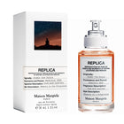 Унисекс парфюм Maison Margiela Replica Under The Stars EDT, бутилка с елегантен дизайн и ароматни нотки на вечерно небе.