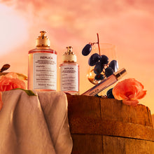 Мъжко и женско парфюмно Eau de Toilette Maison Margiela Replica On A Date, бутилка и опаковка на парфюма.