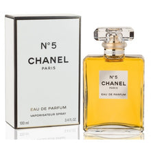 Женски парфюм CHANEL No.5 EDP, бутилка с елегантен дизайн, изображение на парфюма върху бял фон