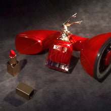 Женски парфюм Jean Paul Gaultier Scandal Le Parfum EDP с бутилка и декоративен дизайн, изразяващ стил и елегантност.
