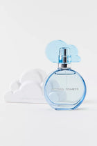 Парфюмна вода Ariana Grande Cloud EDP за жени, елегантна бутилка с изискан дизайн и свеж аромат.