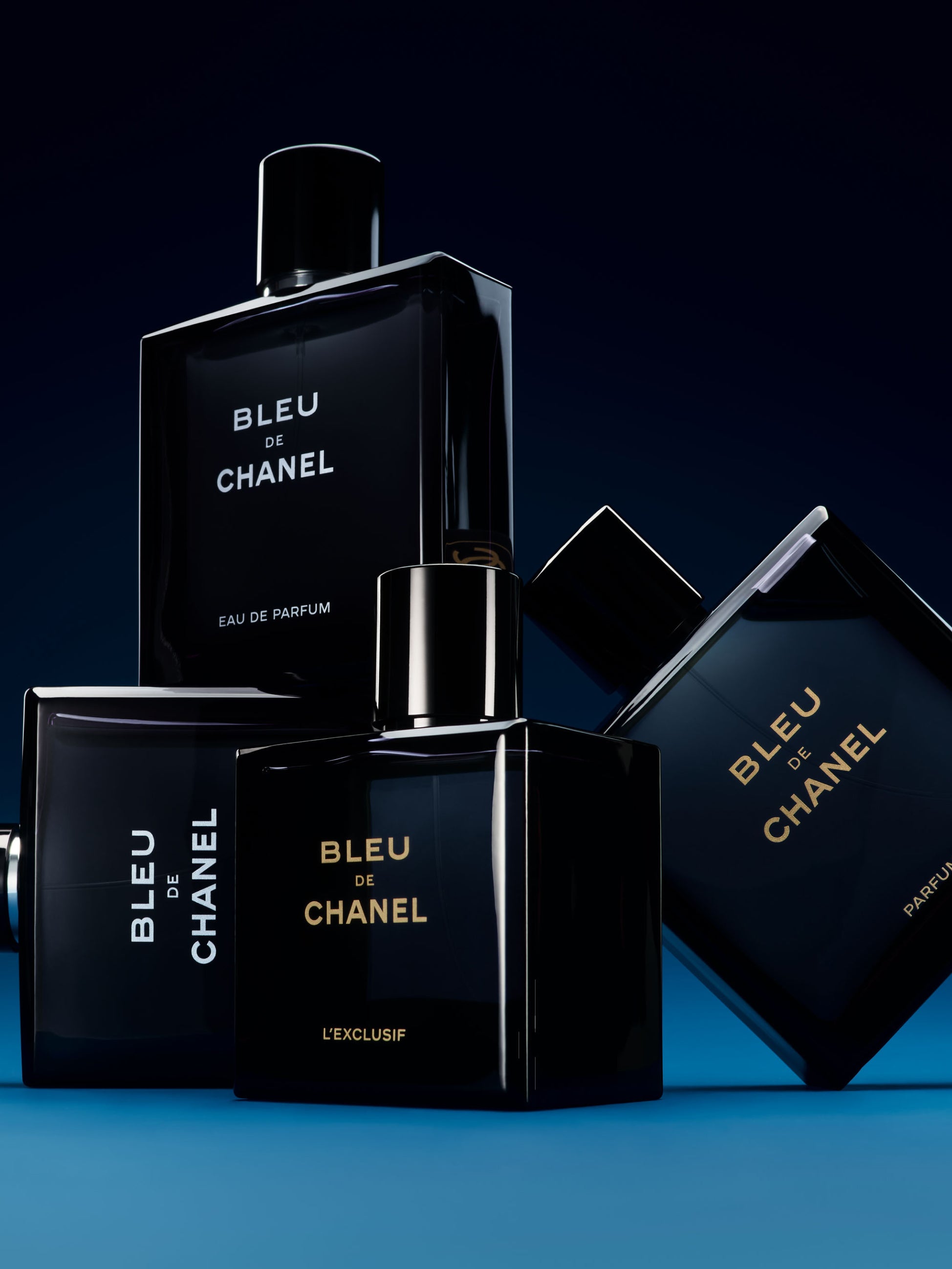 Парфюмна вода за мъже Chanel Bleu de Chanel EDP, бутилка с елегантен дизайн и син цвят.