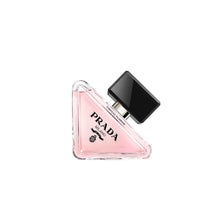 Парфюмна вода Prada Paradoxe Virtual Flower EDP за жени, елегантна бутилка с флорални мотиви и луксозен дизайн