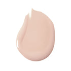 Фон дьо тен флуид Estee Lauder Futurist Hydra Rescue SPF 45 с хидратираща формула и слънцезащита, разположен върху кожата.