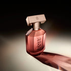Парфюм за жени Hugo Boss The Scent Le Parfum, елегантна бутилка с изискана опаковка на снимката