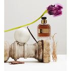 Тоалетна вода Valentino Uomo EDT за мъже, бутилка с елегантен дизайн, на изображението.