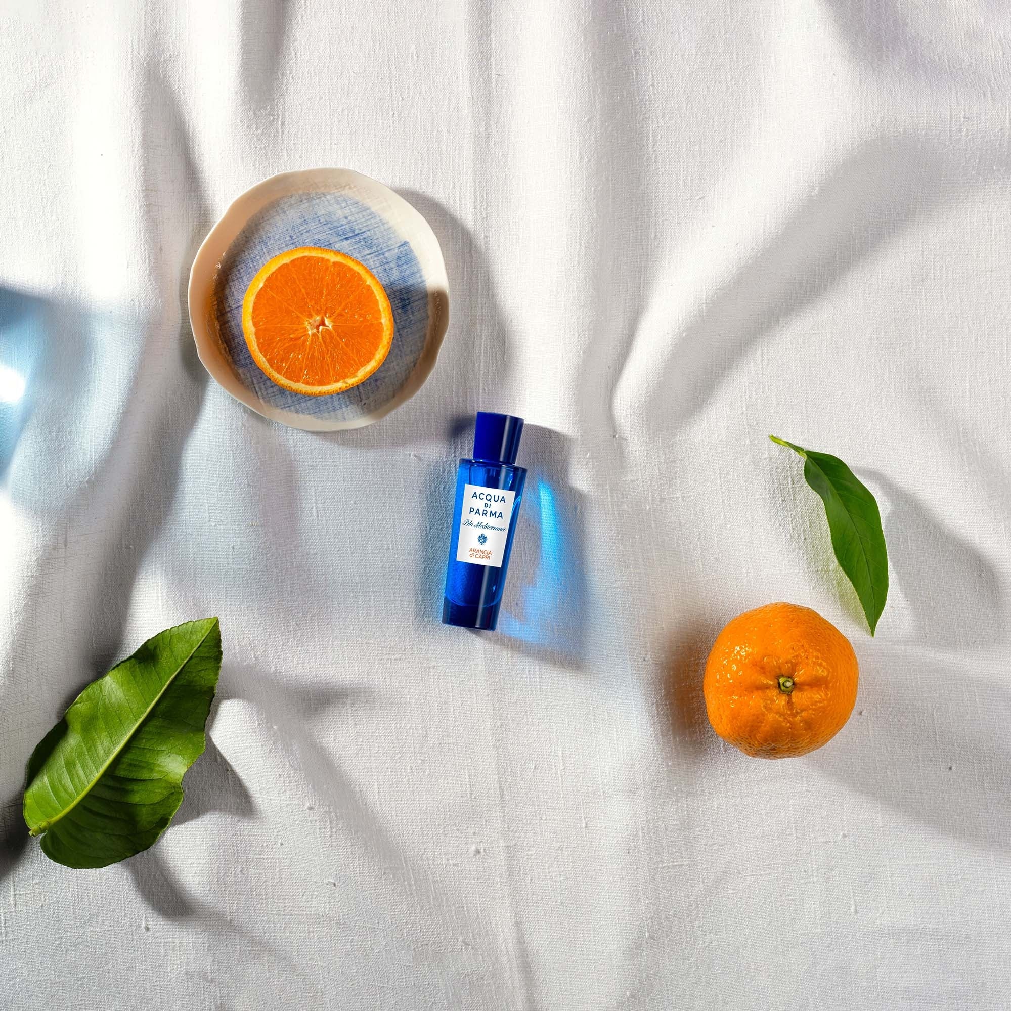 Унисекс парфюм Acqua di Parma Blu Mediterraneo Arancia di Capri EDT с портокалови нотки, показан в елегантна опаковка.