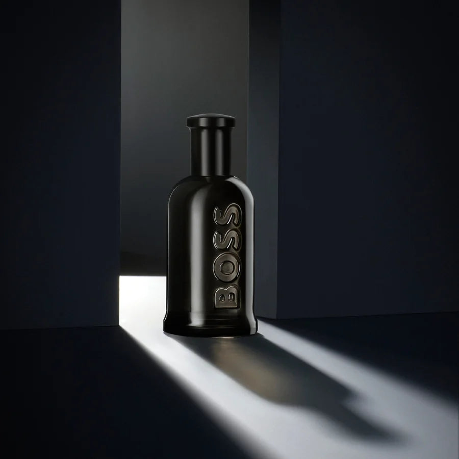 Мъжки парфюм Boss Bottled Parfum на Hugo Boss, елегантна бутилка с флакон за мъжки аромат.