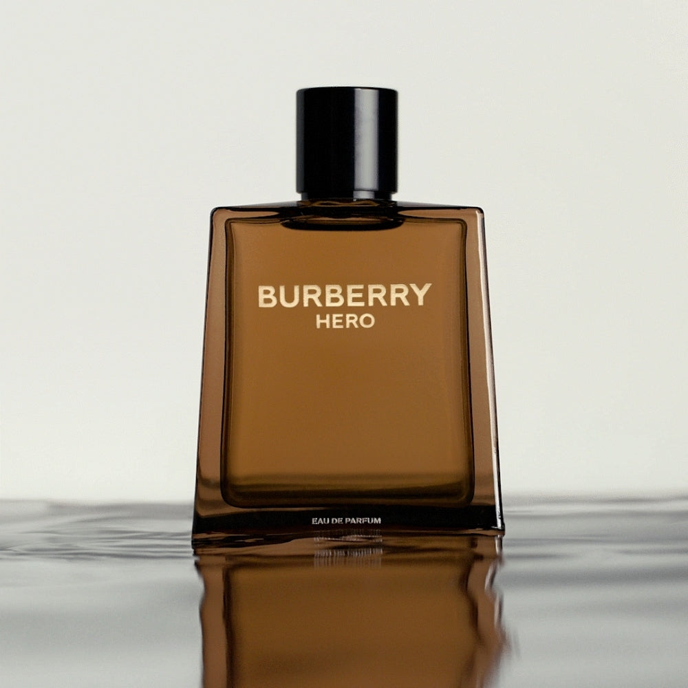 Парфюмна вода Burberry Hero EDP за мъже, елегантен аромат с изразителни нотки, изображение на флакона.