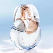 Тоалетна вода за жени Bvlgari Omnia Crystalline EDT, прозрачна бутилка със синя капачка и деликатен дизайн