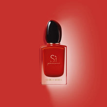 Giorgio Armani Sí Passione EDP парфюмна вода за жени, бутилка с флорално-дървесен аромат и елегантен дизайн