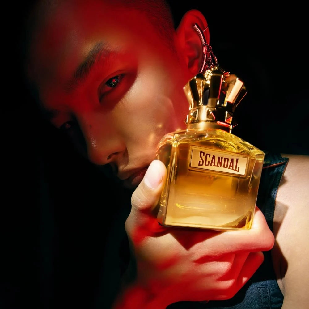 Женски парфюм Jean Paul Gaultier Scandal Pour Homme Absolu EDP, флакон с парфюмна вода и елегантен дизайн.