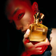 Женски парфюм Jean Paul Gaultier Scandal Pour Homme Absolu EDP, флакон с парфюмна вода и елегантен дизайн.
