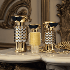 Парфюмна вода Rabanne Fame EDP за жени, флакон с елегантен дизайн и златисти елементи, изразяваща блясък и стил.