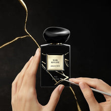 Giorgio Armani Prive Noir Kogane ЕДП парфюмна вода унисекс, бутилка с елегантен дизайн и златисти детайли.