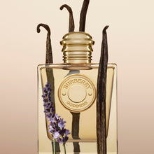 Парфюмна вода за жени Burberry Goddess EDP, елегантна бутилка и флакон с дизайн, подходящ за стилни жени.