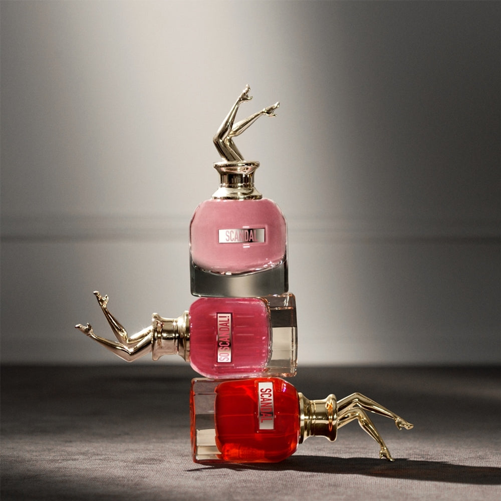 Женски парфюм Jean Paul Gaultier Scandal Le Parfum EDP с елегантен флакон и златисти детайли, видимо отпред
