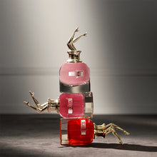 Женски парфюм Jean Paul Gaultier Scandal Le Parfum EDP с елегантен флакон и златисти детайли, видимо отпред