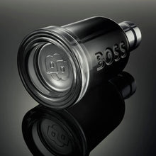 Hugo Boss Boss Bottled Beyond EDP парфюмна вода за мъже, флакон с изчистен дизайн и златист капак.