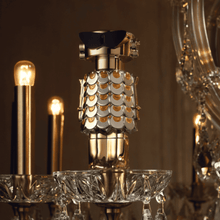 Парфюмна вода Rabanne Fame EDP за жени с изящен флакон и елегантен дизайн на парфюмна бутилка Paco Rabanne.
