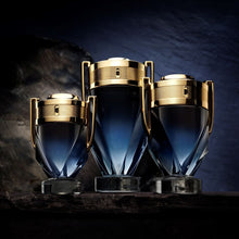 Paco Rabanne Invictus ЕДП мъжки парфюмна вода, бутилка с елегантен дизайн и логото на марката.
