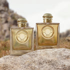Парфюмна вода Burberry Goddess EDP за жени, елегантен флакон с цветен дизайн и златисти акценти.
