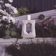 Парфюмна вода за жени Ariana Grande God Is a Woman EDP, бутилка с изчистен дизайн и луксозен аромат