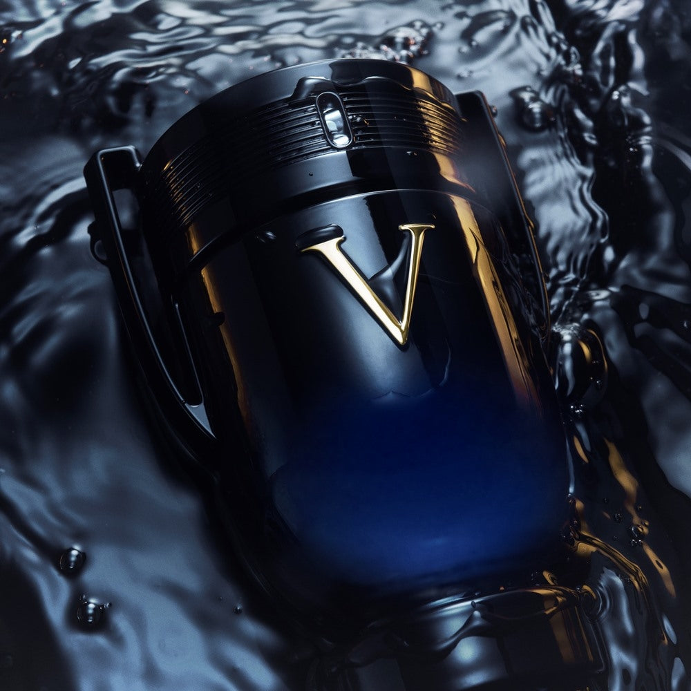 Подарък за мъже: Paco Rabanne Invictus Victory Elixir EDP парфюмна вода с елегантна бутилка и златист дизайн.