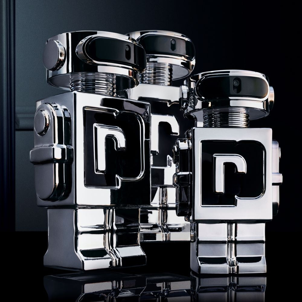 Пенливата тоалетна вода за мъже Paco Rabanne Phantom EDT, бутилка с елегантен дизайн и ароматна композиция.
