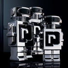 Пенливата тоалетна вода за мъже Paco Rabanne Phantom EDT, бутилка с елегантен дизайн и ароматна композиция.