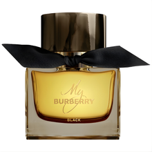 Парфюм за жени Burberry My Burberry Black, букет с цветя и дървесни нотки, в елегантна бутилка.