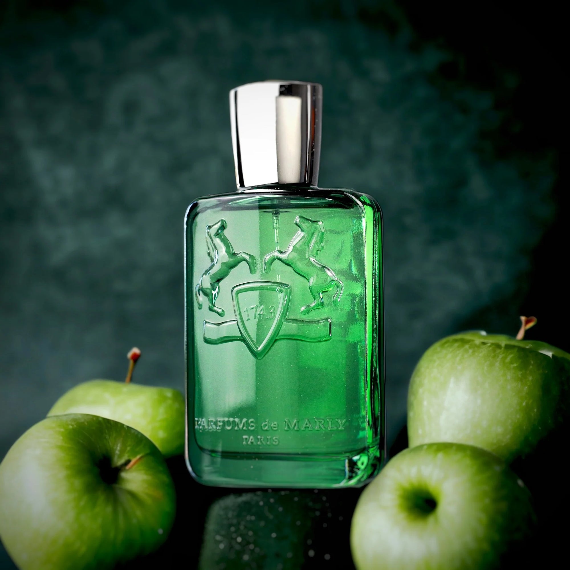 Парфюмна вода Parfums De Marly Greenley EDP за мъже и жени, луксозен унисекс аромат, изящен дизайн и елегантна опаковка.