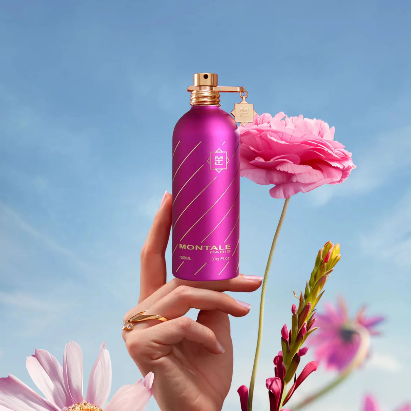 ЕDP парфюмна вода за жени Montale Roses Musk с розови и мускусни нотки, показана в бутилка с розов дизайн.