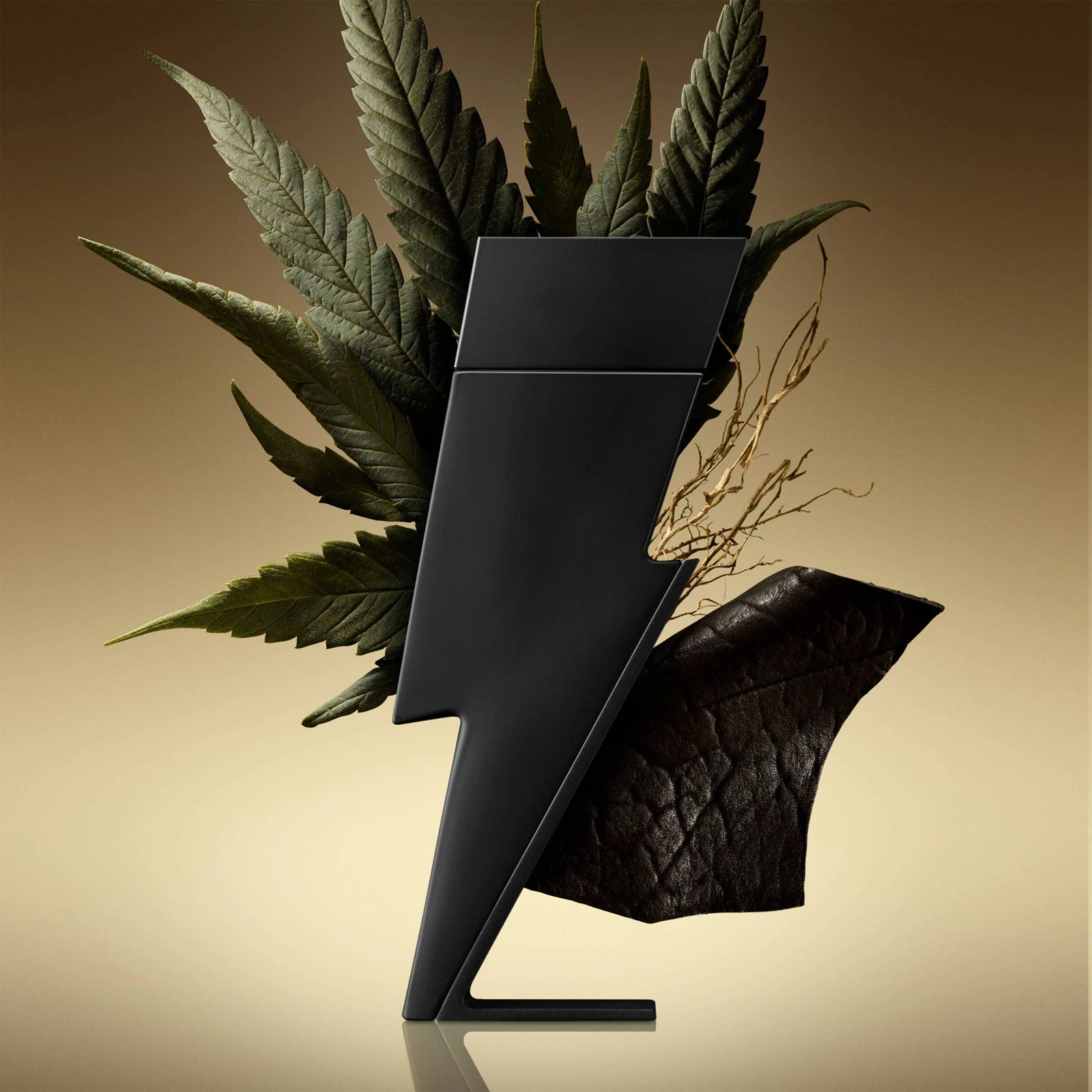 Парфюмна вода за мъже Carolina Herrera Bad Boy Le Parfum EDP, елегантна бутилка и ароматна концепция.