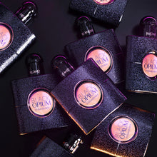 Парфюмна вода за жени Saint Laurent Black Opium EDP, черна бутилка с златни акценти, излъчваща елегантност и модерност
