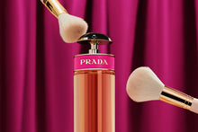 Пръстен парфюм Prada Candy EDP за жени, бутилка с розов и златист дизайн, излъчващ сладък и елегантен аромат.