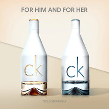 Калвин Клайн CK IN2U For Her Тоалетна вода за жени, флакон с изчистен дизайн и луксозен вид.