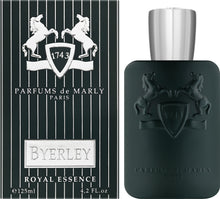 Парфюмен вода за мъже Parfums de Marly Byerley, елегантен аромат с дървесни и цитрусови нотки, в прозрачна бутилка.