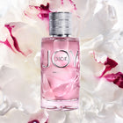 Парфюмна вода за жени Joy EDP от Dior, елегантна бутилка с изящен дизайн, излъчваща свежест и романтика.