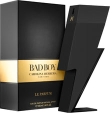 Парфюмна вода за мъже Carolina Herrera Bad Boy Le Parfum EDP, бутилка с черен дизайн и златни акценти.
