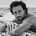 Тоалетна вода за мъже Giorgio Armani Acqua Di Gio Pour Homme EDT, флакон с изчистен дизайн и зелени нотки в ароматната композиция.
