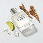 Георгио Армани Acqua Di Gio Pour Homme тоалетна вода за мъже, флакон с елегантен дизайн, изображение на парфюма.