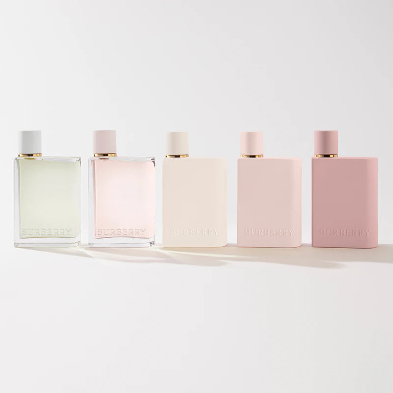 Парфюмна вода Burberry Her EDP за жени, флакон и дизайн, излъчващ елегантност и стил.