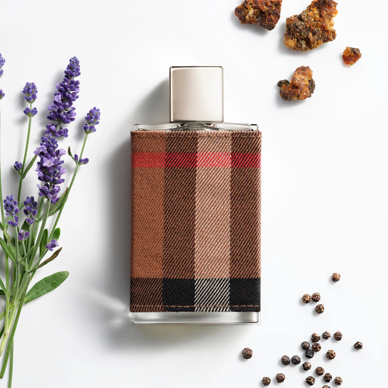 Тоалетна вода за мъже Burberry London for Men EDT, флакон с елегантен дизайн и класически аромат.