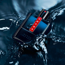 Продукт: Luna Rossa Ocean EDT за мъже от Prada, изображение на флакон с морски мотиви и елегантен дизайн.