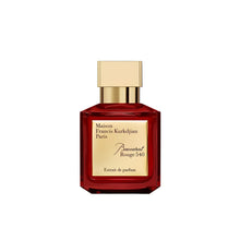 Унисекс парфюмен екстракт Baccarat Rouge 540 Extrait de Parfum от Maison Francis Kurkdjian, бутилка с елегантен дизайн.